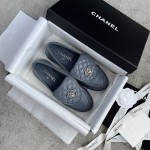 CHANEL a little retro with a flip-flop design through the dye leather sole