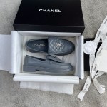 CHANEL a little retro with a flip-flop design through the dye leather sole