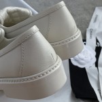 CHANEL a little retro with a flip-flop design through the dye leather sole