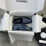 CHANEL a little retro with a flip-flop design through the dye leather sole