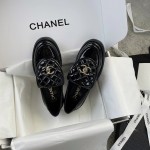 CHANEL a little retro with a flip-flop design through the dye leather sole