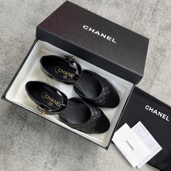 CHANEL early spring of this black and white colorful book bag buckle Mary Jane sheepskin lining genuine leather outsole