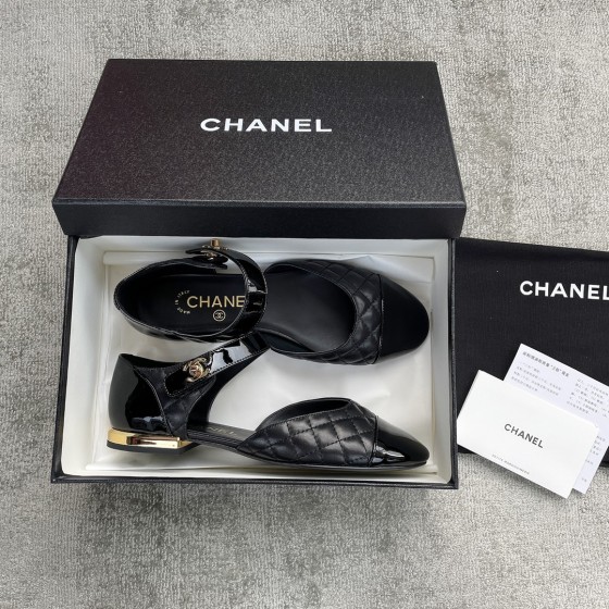 CHANEL early spring of this black and white colorful book bag buckle Mary Jane sheepskin lining genuine leather outsole