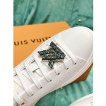 Louis Vuitton's new letter rhinestone white shoes series is new🆕