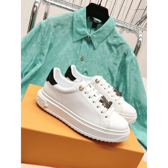 Louis Vuitton's new letter rhinestone white shoes series is new🆕