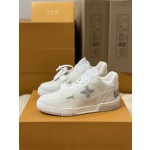 Louis Vuitton Trainer sneakers for couples, style 1A98UX