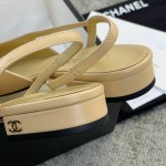 CHANEL especially popular color blocking single shoes continue the classic Chanel characteristics