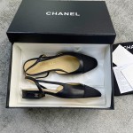 CHANEL especially popular color blocking single shoes continue the classic Chanel characteristics