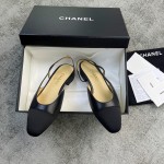 CHANEL especially popular color blocking single shoes continue the classic Chanel characteristics