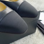 CHANEL especially popular color blocking single shoes continue the classic Chanel characteristics