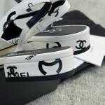 CHANEL especially popular color blocking single shoes continue the classic Chanel characteristics