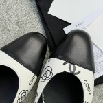 CHANEL especially popular color blocking single shoes continue the classic Chanel characteristics