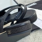 CHANEL especially popular color blocking single shoes continue the classic Chanel characteristics