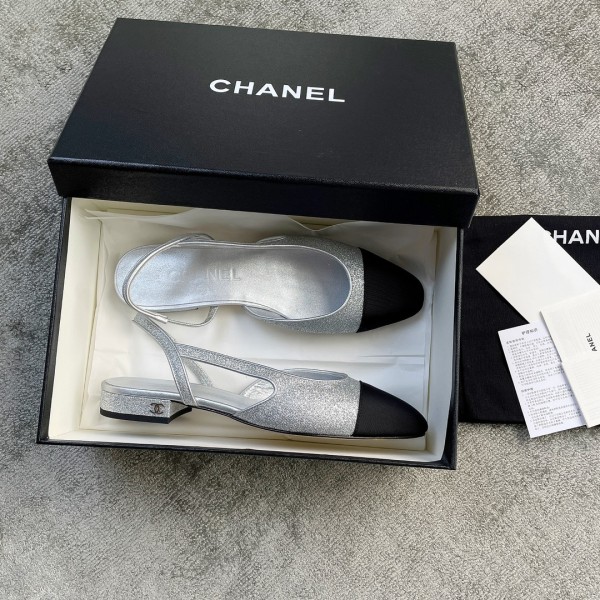 CHANEL especially popular color blocking single shoes continue the classic Chanel characteristics
