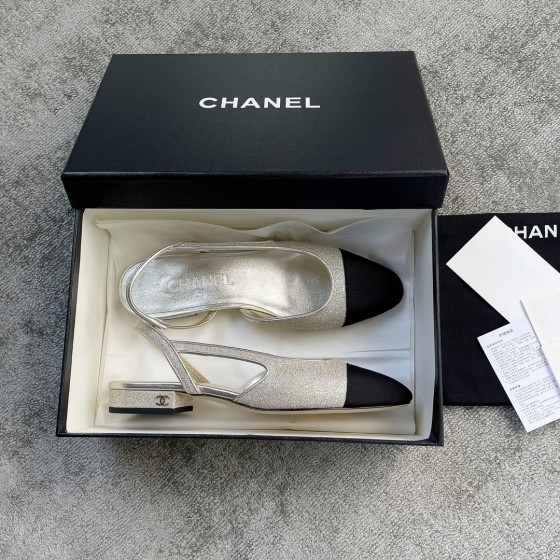 CHANEL especially popular color blocking single shoes continue the classic Chanel characteristics