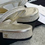 CHANEL especially popular color blocking single shoes continue the classic Chanel characteristics