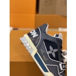 Louis Vuitton Trainer Men's Model 1A98UX