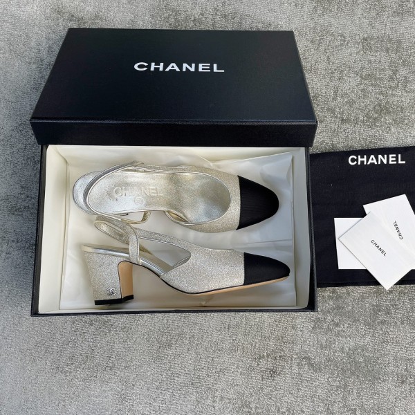 CHANEL especially popular color blocking single shoes continue the classic Chanel characteristics