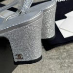 CHANEL especially popular color blocking single shoes continue the classic Chanel characteristics