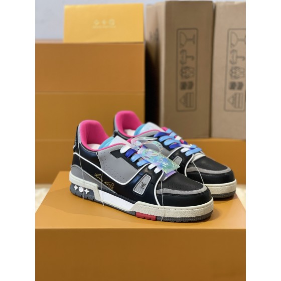 Louis Vuitton Trainer Men's Model 1A98UX
