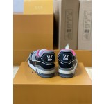 Louis Vuitton Trainer Men's Model 1A98UX