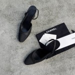 CHANEL especially popular color blocking single shoes continue the classic Chanel characteristics
