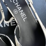 CHANEL especially popular color blocking single shoes continue the classic Chanel characteristics