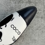 CHANEL especially popular color blocking single shoes continue the classic Chanel characteristics