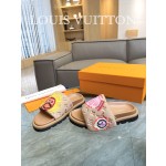 Louis Vuitton 2023 couple models embossed print