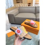 Louis Vuitton 2023 couple models embossed print