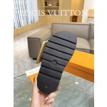 Louis Vuitton 2023 couple models embossed print