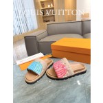 Louis Vuitton 2023 couple models embossed print