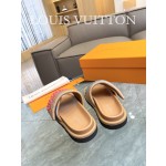 Louis Vuitton 2023 couple models embossed print