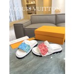 Louis Vuitton 2023 couple models embossed print