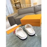 Louis Vuitton 2023 couple models embossed print