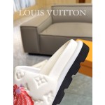 Louis Vuitton 2023 couple models embossed print