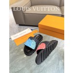 Louis Vuitton 2023 couple models embossed print
