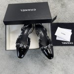 CHANEL especially popular color blocking single shoes continue the classic Chanel characteristics