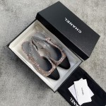 CHANEL especially popular color blocking single shoes continue the classic Chanel characteristics