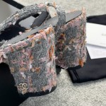 CHANEL especially popular color blocking single shoes continue the classic Chanel characteristics