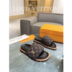 Louis Vuitton 2023 couple models embossed print