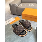 Louis Vuitton 2023 couple models embossed print