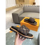 Louis Vuitton 2023 couple models embossed print