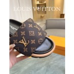 Louis Vuitton 2023 couple models embossed print