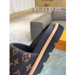 Louis Vuitton 2023 couple models embossed print