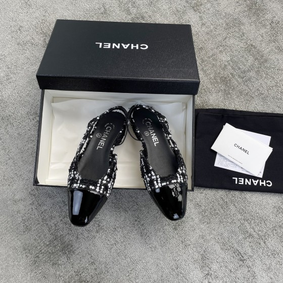 CHANEL especially popular color blocking single shoes continue the classic Chanel characteristics