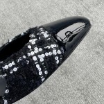 CHANEL especially popular color blocking single shoes continue the classic Chanel characteristics