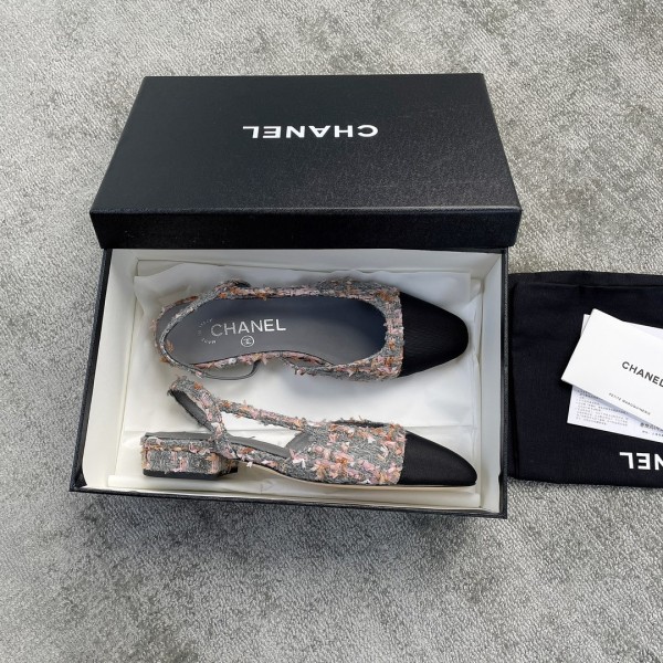 CHANEL especially popular color blocking single shoes continue the classic Chanel characteristics