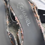 CHANEL especially popular color blocking single shoes continue the classic Chanel characteristics