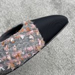 CHANEL especially popular color blocking single shoes continue the classic Chanel characteristics